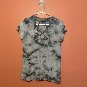 American Eagle White & Gray Tie-Dye Shirt